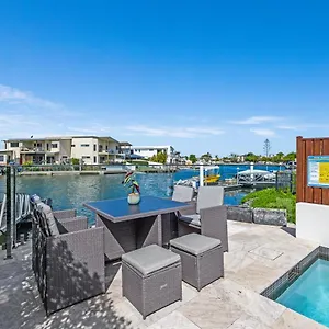  Holiday home Luxury Modern Waterfront House