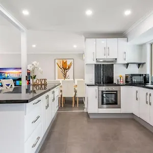  Holiday home Luxury 5br Retreat Family House With Pool In Gc